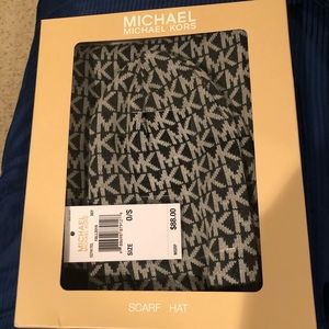 ❌SOLD❌Brand New Michael Kors Scarf and Hat